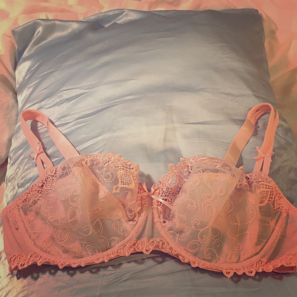 Lacy French bra by Chantelle. Ballet pink